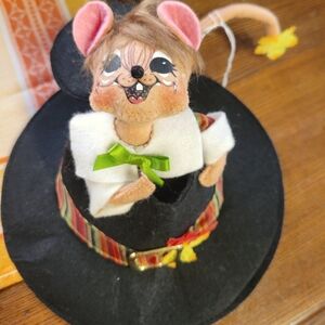 Annalee Pilgrim Mouse in hat
